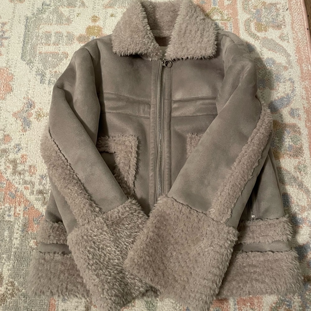 Brand New. Girls Habitat shearling Sherpa coat size 7/8 Gray